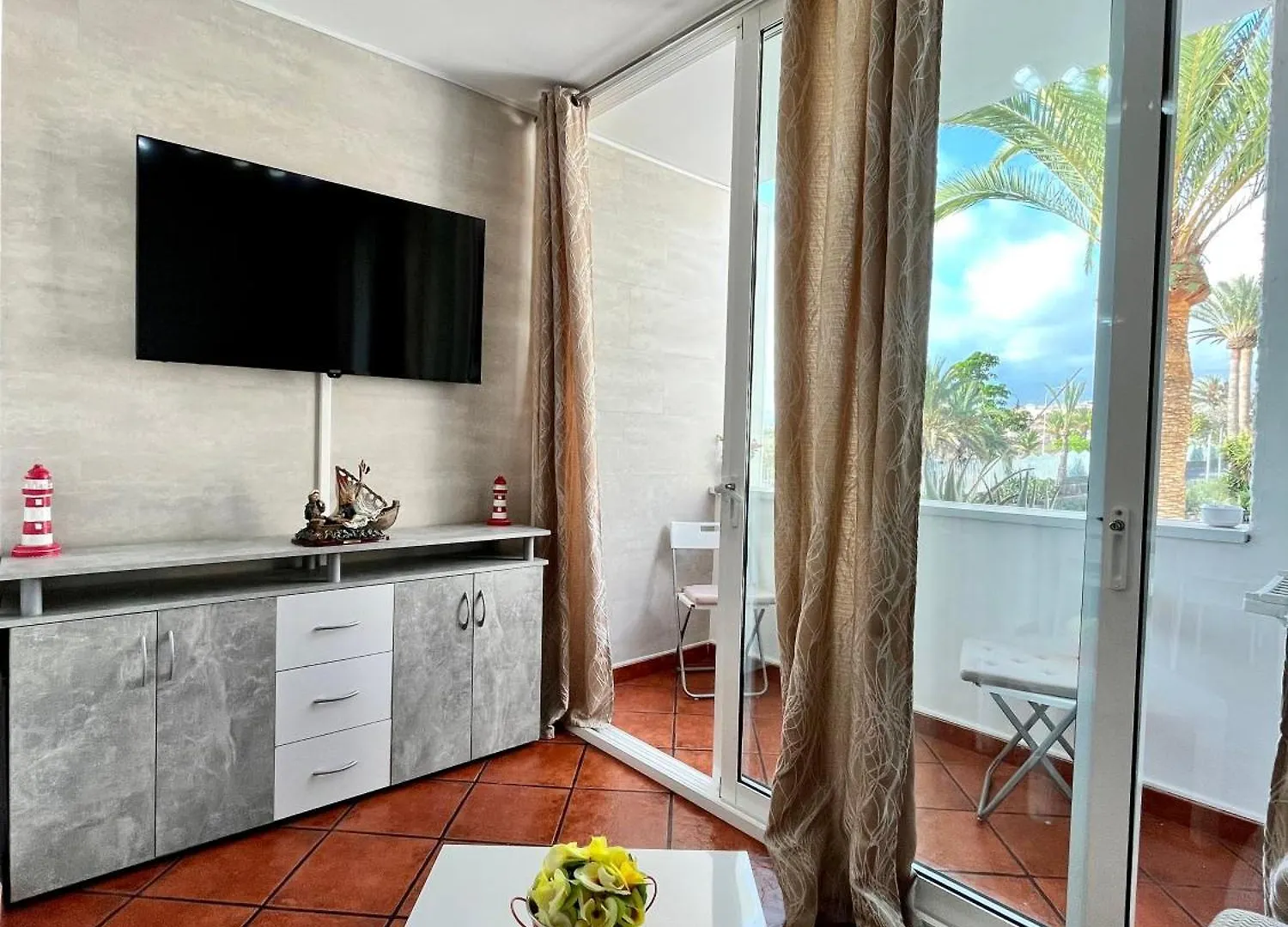 Primavera Holiday Apartment Arona  İspanya